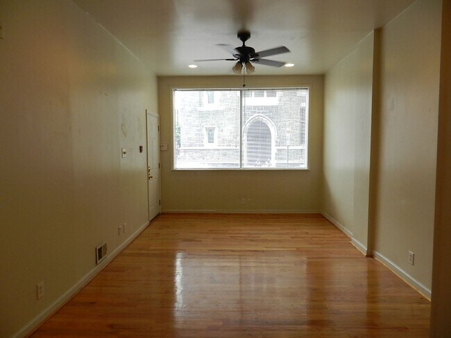 Foto del edificio - Beautiful 1 BR w/ in unit WASHER / DRYER a...