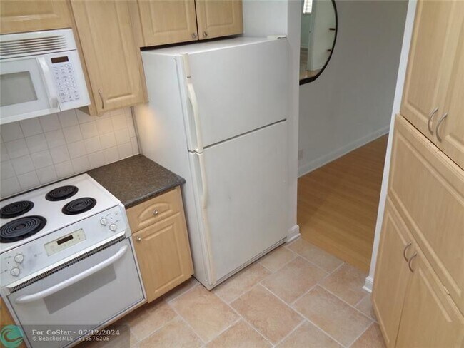 Building Photo - 4200 Crystal Lake Dr