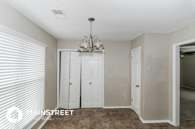 Foto del edificio - 6295 Cornwall Rd
