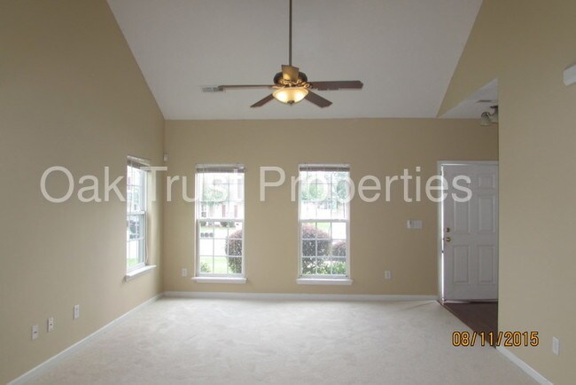 Building Photo - Lakes of Summerville