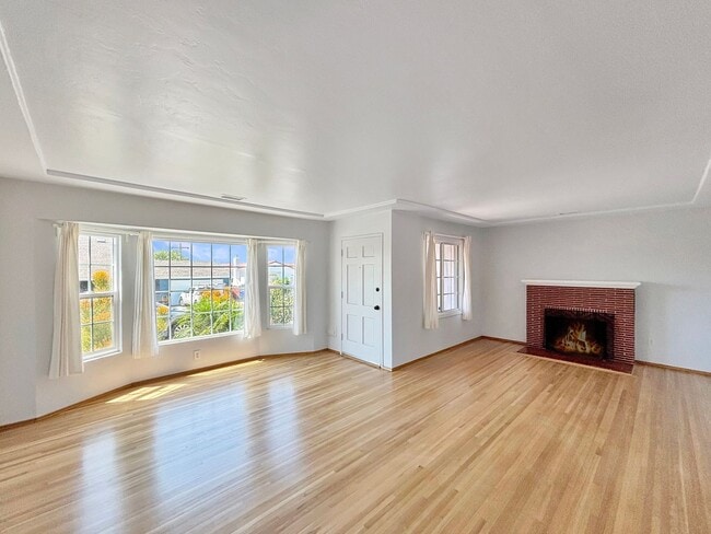 Building Photo - Charming 3BD/3BA House in La Mesa W/ Large...