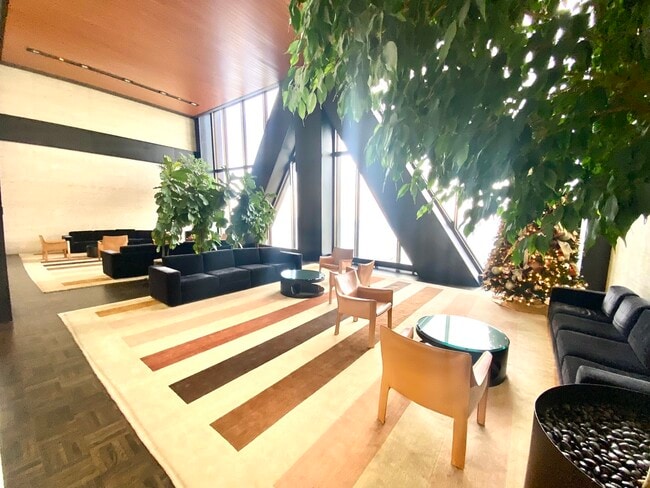 Building Photo - 175 E Delaware Pl