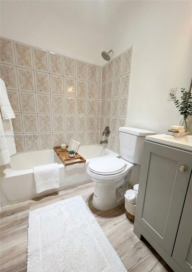 Building Photo - 3331 NW 43rd Terrace