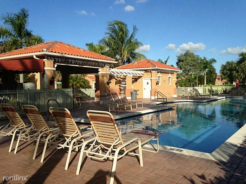 Foto del edificio - 3 br, 2.5 bath Townhome - 8551 NW 141st Te...