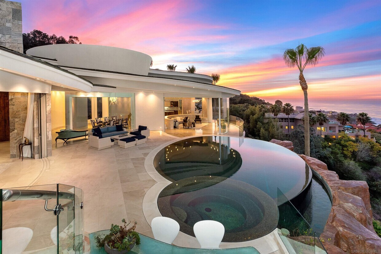 Foto principal - 7455 Hillside Dr