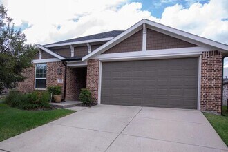 Building Photo - 404 Barnstorm Dr