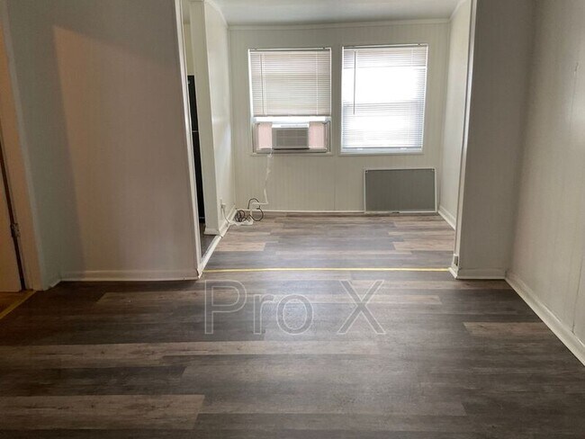 Foto del edificio - 1007 E Madison St