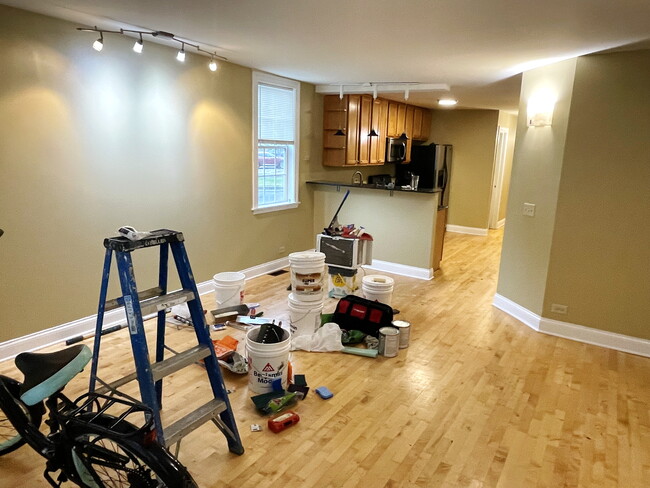 Building Photo - 1059 W Fry St