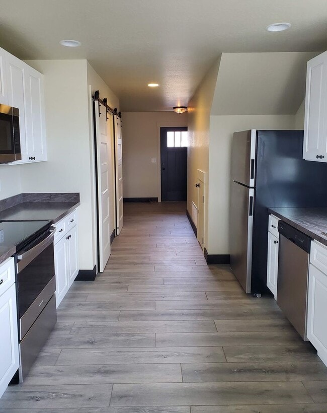 Building Photo - 825 S Camas Ln