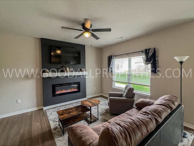 Foto del edificio - 3 Bedroom Townhome in Waukee!