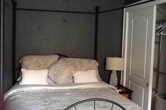 Foto del edificio - 613 E Ridgewood St