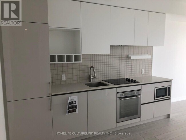 Photo du bâtiment - 950-4950 Portage Pkwy