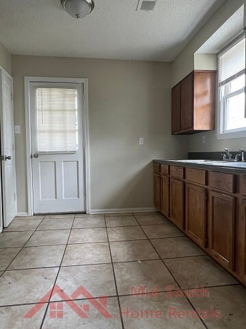 Building Photo - 3111 Harvester Ln