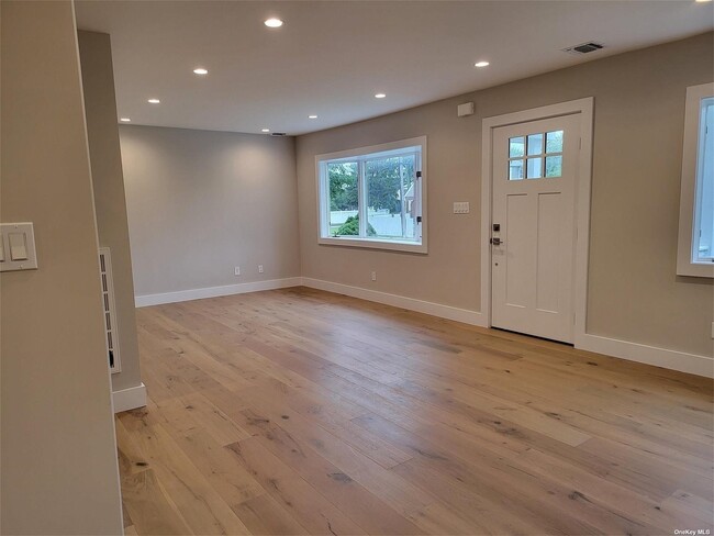 Building Photo - 2756 Wallace Ave