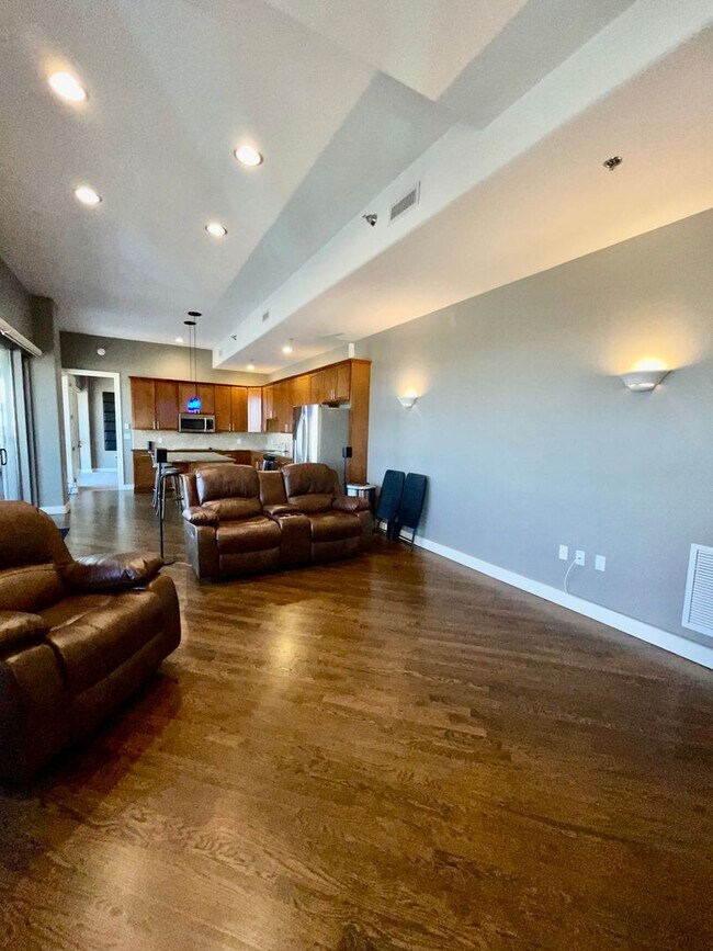 Building Photo - COMING SOON! Stunning 2-Bed, 2-Bath Condo ...