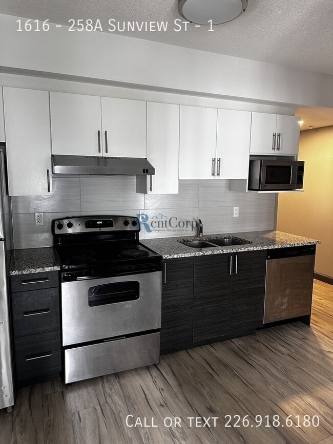 Building Photo - 258A-258A Sunview St