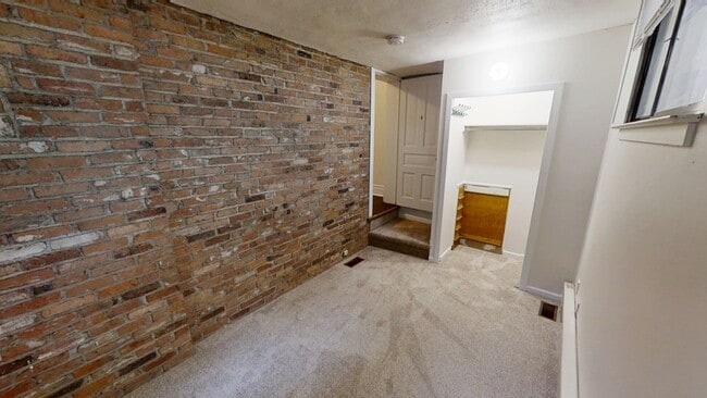 Building Photo - 802 E Kingsley St