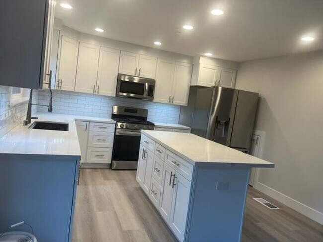 Building Photo - Brand New Townhome in Great Sunnyvale Neig...