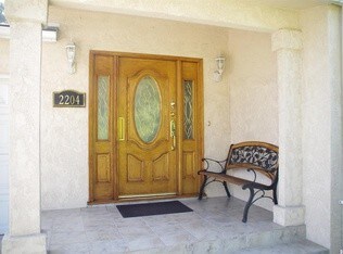 Building Photo - 2038 E Glenoaks Blvd