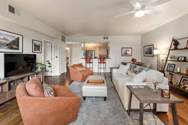 Building Photo - 54 Rainey St