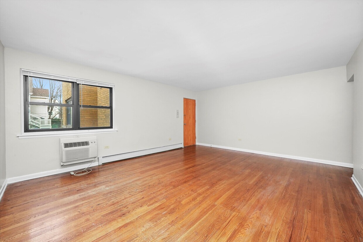 Primary Photo - Top Floor 1 Bedroom near St. Francis Hospi...