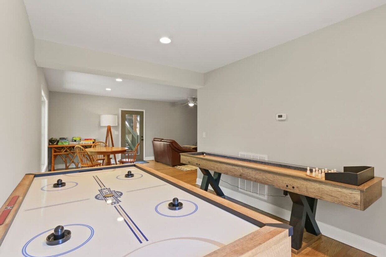 Foto principal - 335 Locust Ridge Rd
