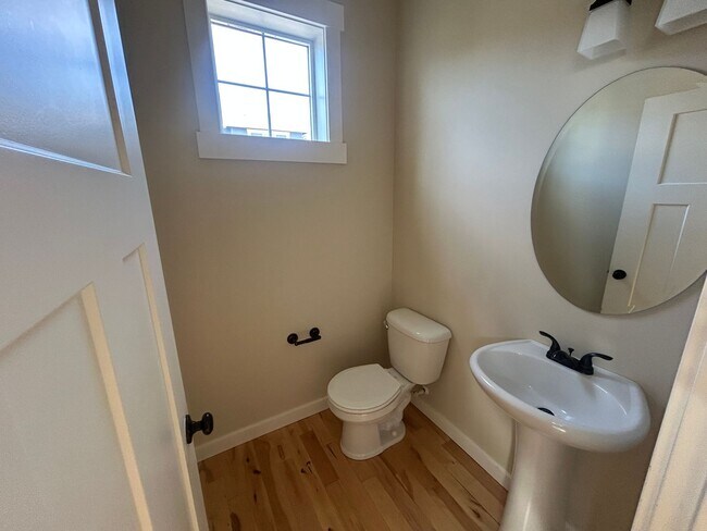 Building Photo - Beautiful 4 bedroom home in Lynnwood AVAILABLE NOW!