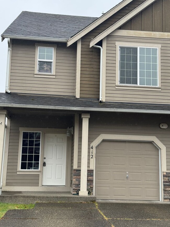 Building Photo - 412 NE Miramar Cir