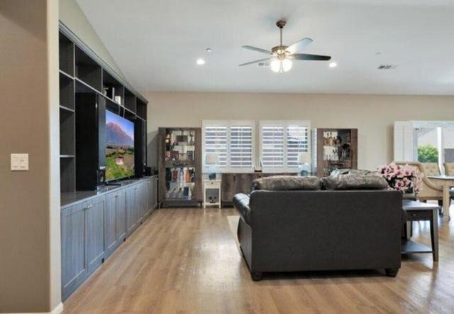 Foto del edificio - 83393 Iron Horse Rd