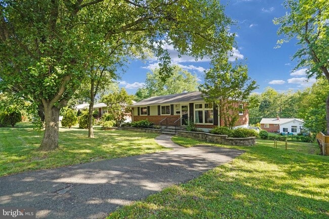 Foto del edificio - 6369 Edsall Rd