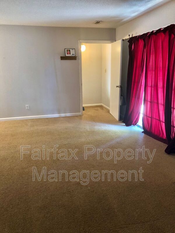 Building Photo - 227 Bridgefield Pl
