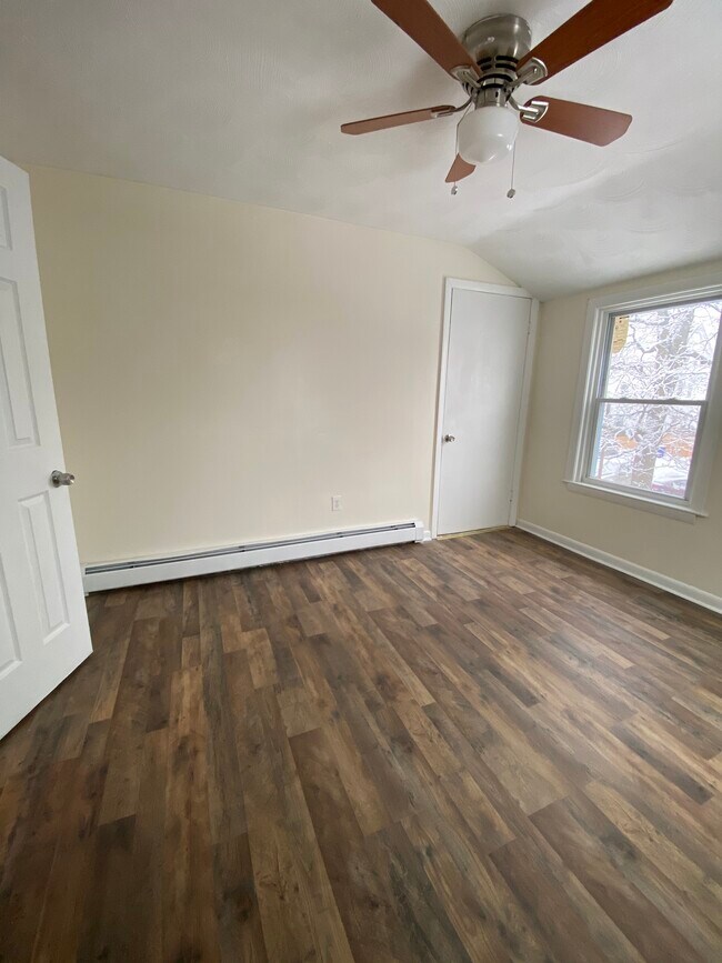 Building Photo - 72 Andem St