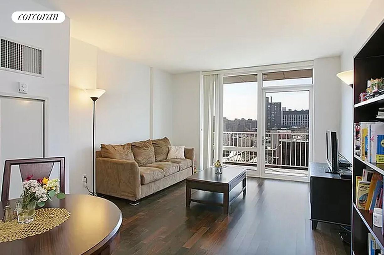 Foto principal - 340 E 23rd St