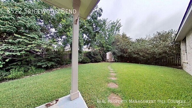Foto del edificio - 8522 Spicewood Bend