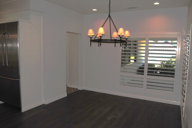 Building Photo - 7112 Darrin Ave