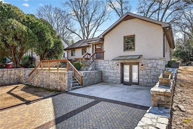 Building Photo - 1319 Chalmette Dr NE