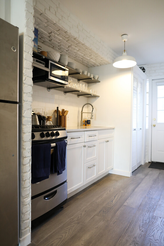 Foto principal - 1522 Queen St NE