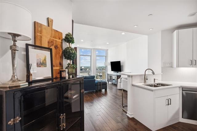 Building Photo - 500 Throckmorton St