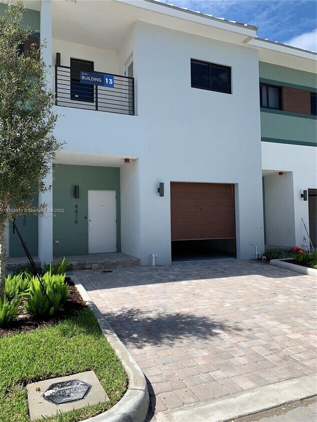 4416 NW 9th St., Plantation, FL 33317 Townhome Rentals in Plantation FL