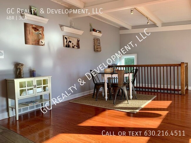 Foto del edificio - ***4 BDRM+DEN / 3 FULL BATH / 2 CAR GARAGE...