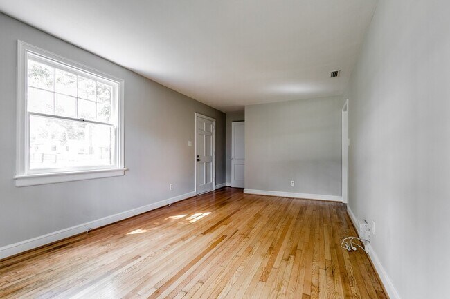 Foto del edificio - 7302 Harlow Rd