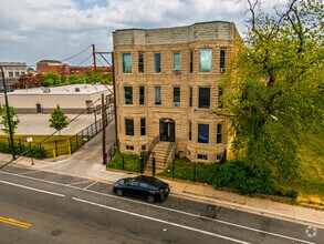 Building Photo - 317 S Homan Ave