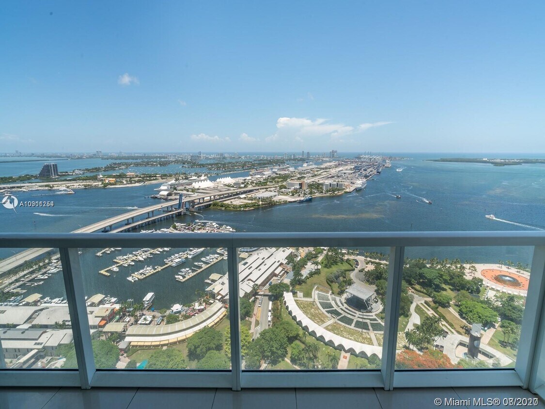 Foto principal - 244 Biscayne Blvd