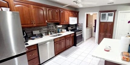 Building Photo - 214 Westgate Dr Building Photo - 214 Westgate Dr