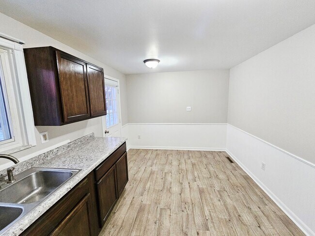 Foto del edificio - Move-in Ready 3bd 1 ba!