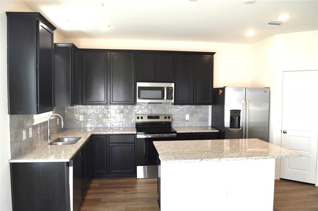 Building Photo - 2007 Filmore Cv