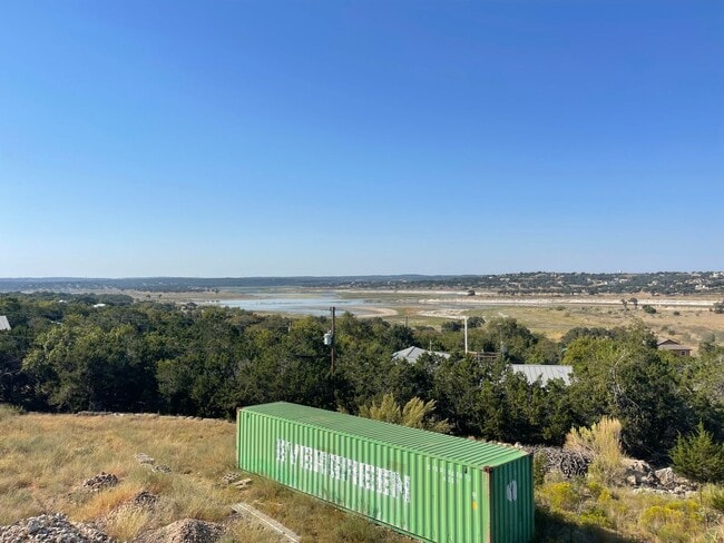 Building Photo - NEW ON MARKET