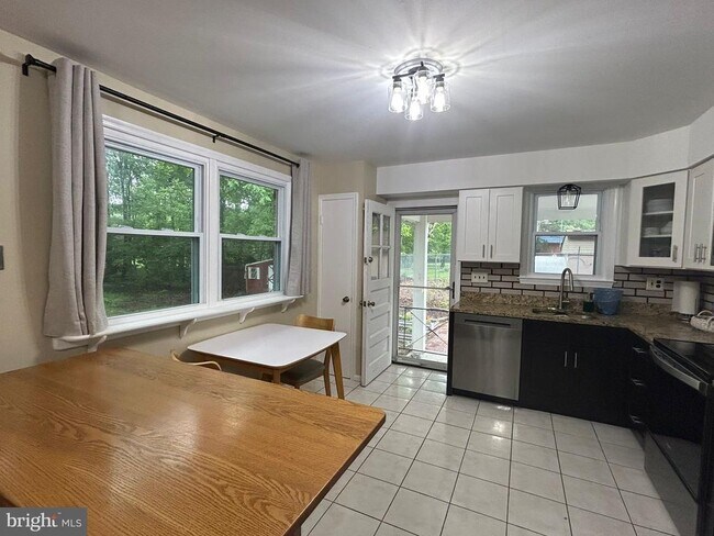 Foto del edificio - 3625 Woodley Rd