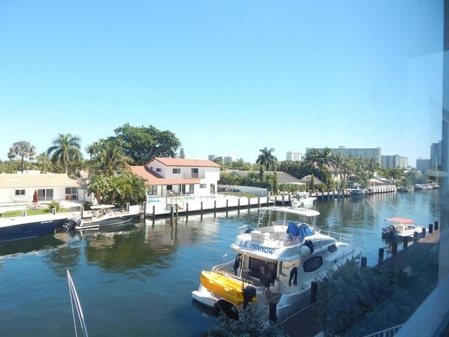 Building Photo - 2829 NE 33rd Ct