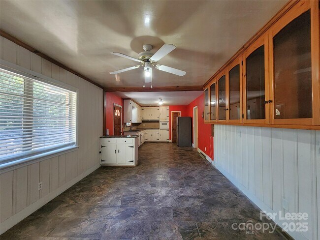 Building Photo - 7604 Shady Ln